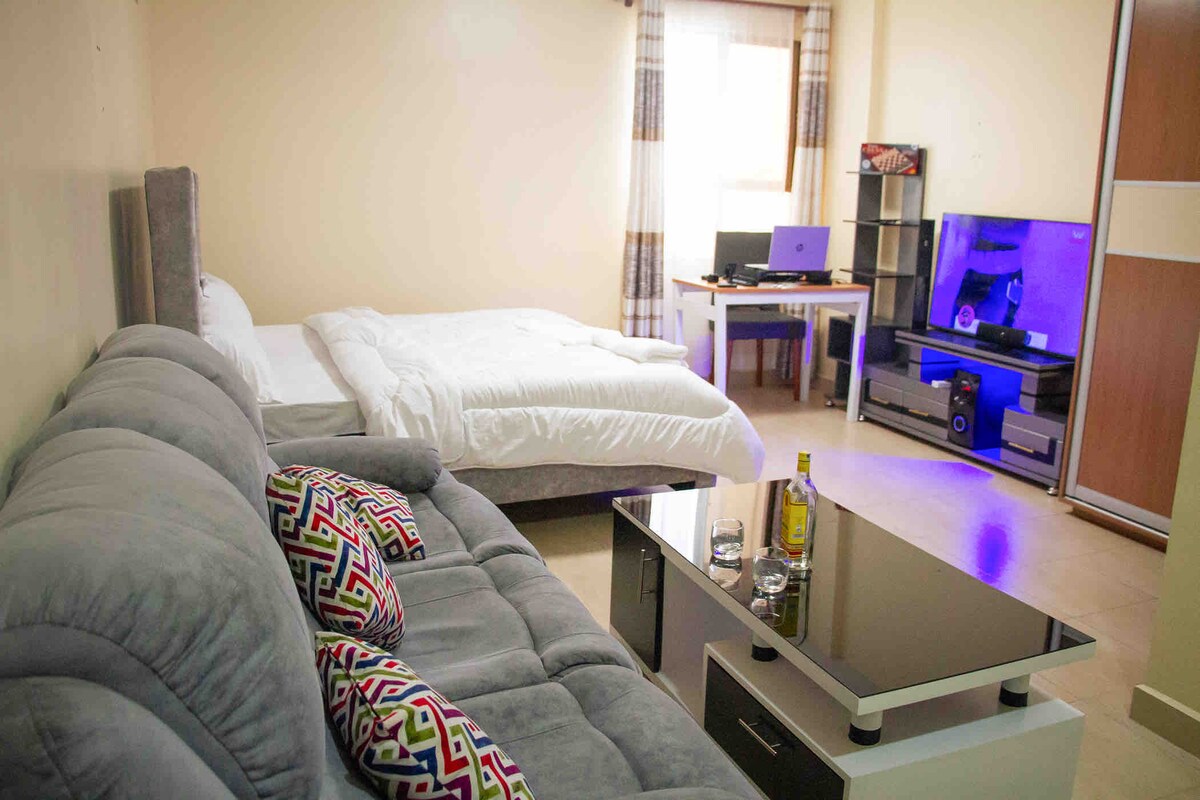 City View Studio with Rooftop Gym near CBD